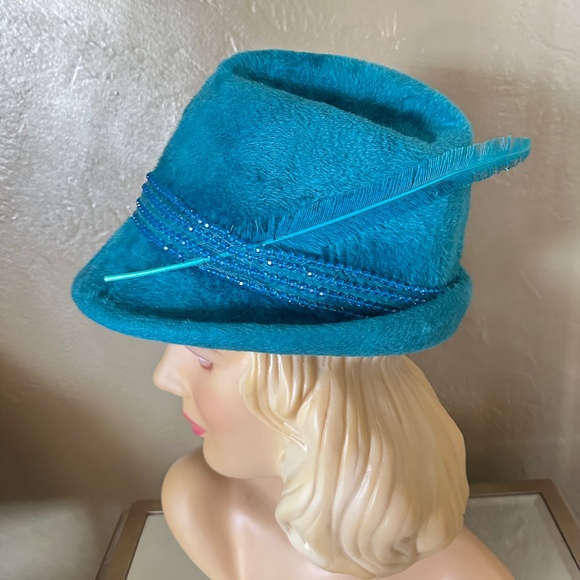 DESIGNER 1960s\' AQUA FURRY FELT FEDORA + MATCHING RHINESTONES & LONG FEATHER